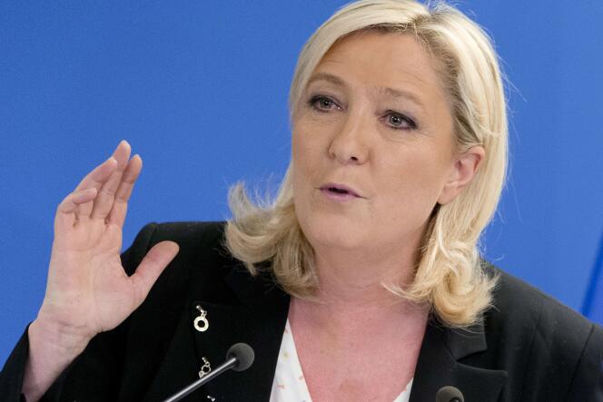 La présidente du Front national, Marine Le Pen, à Nanterre, le 22 mars.