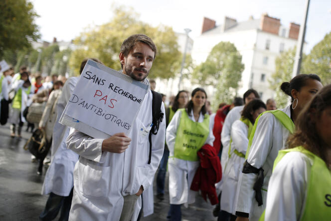 Lors d’une manifestation de chercheurs et d’étudiants en sciences, à Nantes, en octobre 2014.