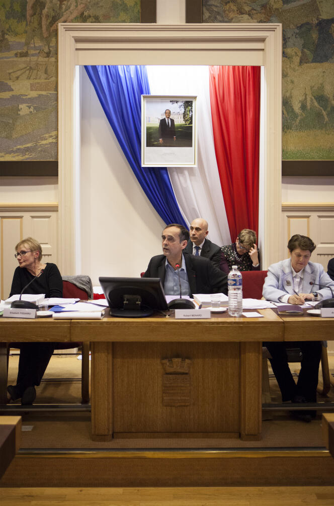 Robert Ménard, Maire de Béziers, Conseil municipal du 24 mars 2015, vote du budget.