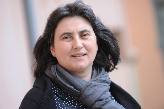 La candidate PS à la présidence de la Lozère Sophie Pantel, à Mende, le 30 mars.