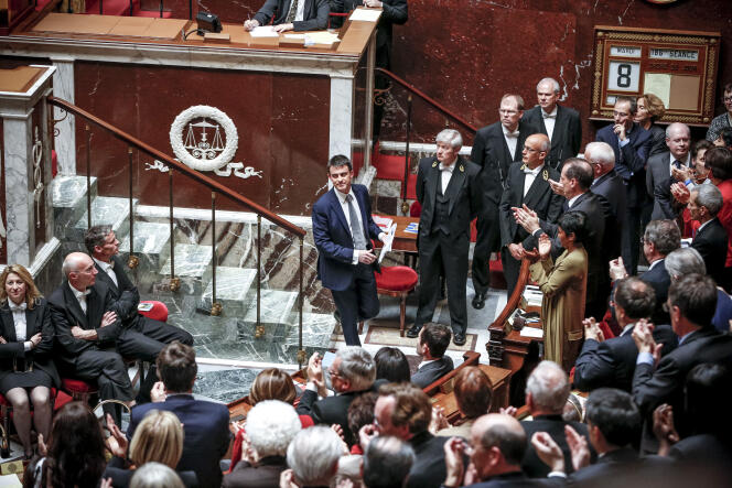 Manuel Valls prononce son discours de politique générale devant l'Assemblée Nationale avant un vote de confiance au nouveau gouvernement, le 8 avril 2014.