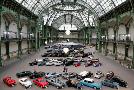 Coches antiguos expuestos en el Grand Palais de París en 2014.