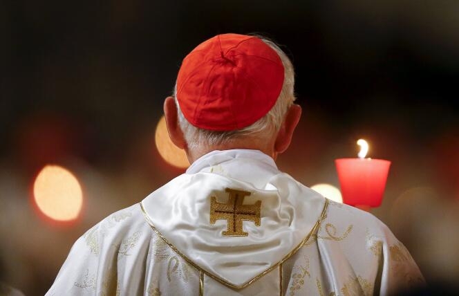 Un cardinal lors de la messe pascale en la basilique Saint Pierre au Vatican, le 4 avril.
