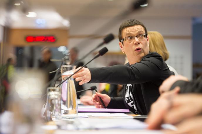 Christine Bouquin (DVD) a été élue, le 2 avril 2015, présidente du conseil départemental du Doubs face à la candidate PS Martine Voidey.