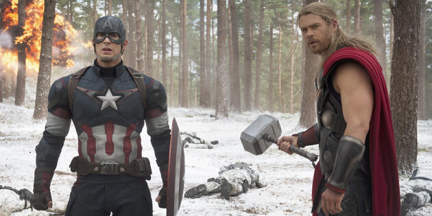 Thor (incarné par Chris Hemsworth) côtoie Captain America/Steve Rogers (Chris Evans) dans « Avengers : l’âge d’Ultron » dans la version cinématographique des Marvel (2015)