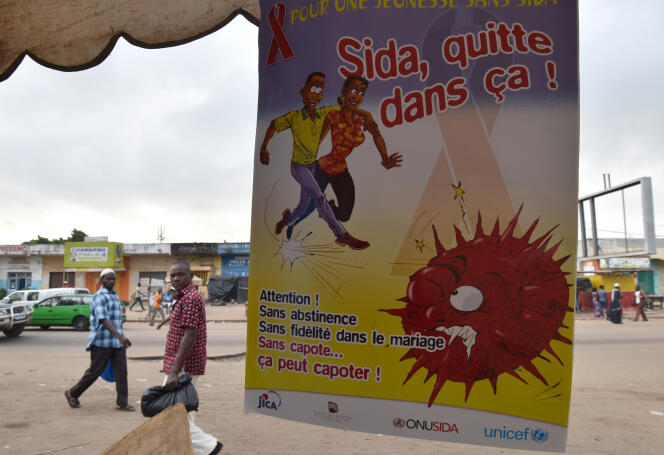 Une affiche pour lutter contre le VIH à Abidjan, en Côte d'Ivoire, en décembre 2014.
