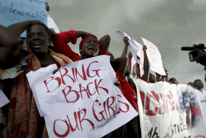Le 30 avril 2014, des femmes manifestent à Abuja, la capitale du Nigeria, pour réclamer le retour des 219 lycéennes enlevées par Boko Haram à Chibok.