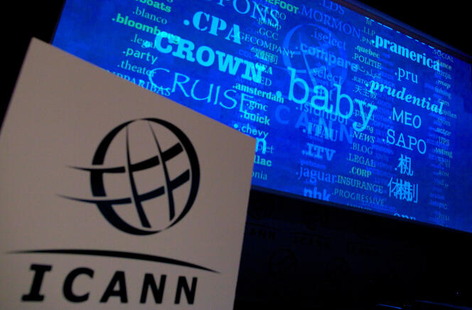 Le logo de l'Icann, lors d'une conférence à Londres, en 2012.