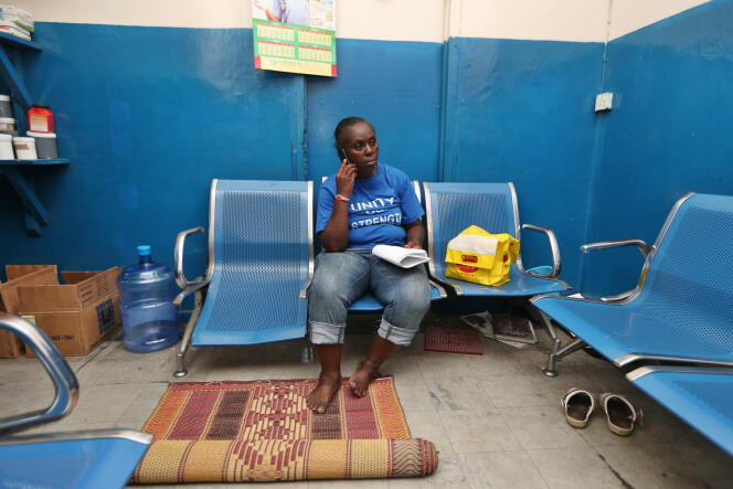 Bimbo Omowole Osobe, expulsée du bidonville de Badia à Lagos en 2014 vit toujours dans un habitat provisoire.