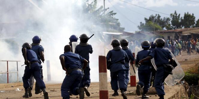 Affrontements à Bujumbura, la capitale du Burundi, le 26 avril.