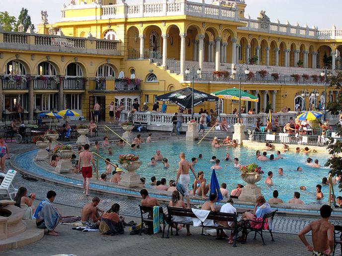 Les bains de Széchenyi, à Budapest.