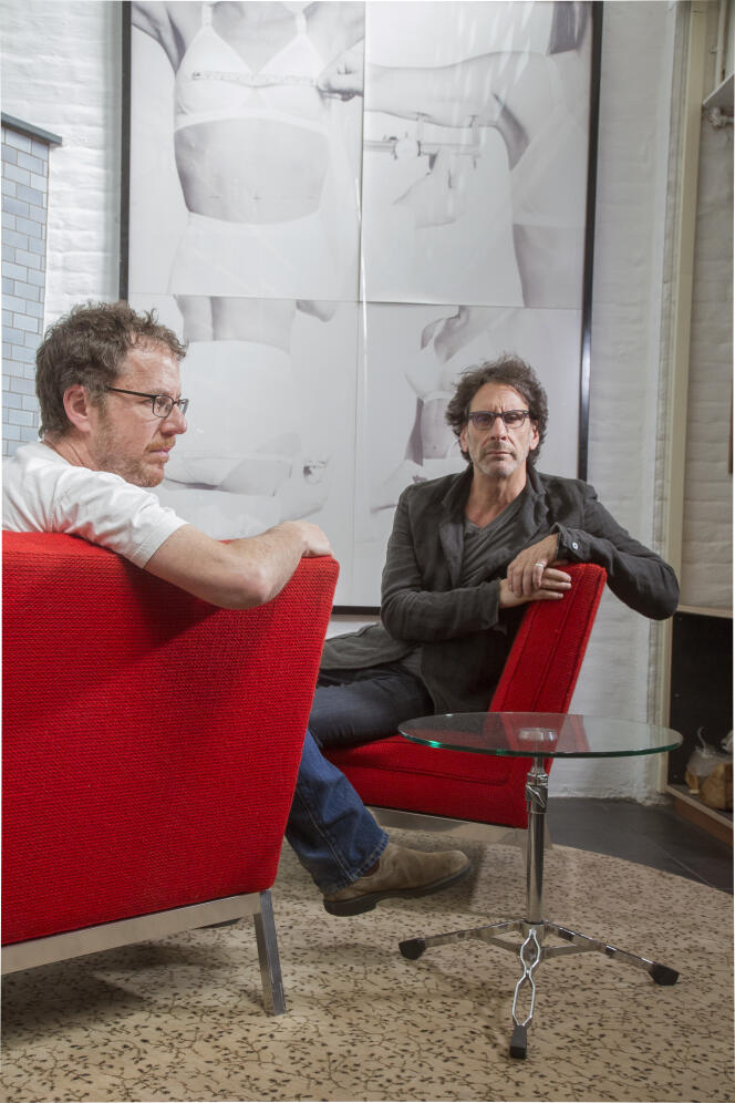 Ethan (à gauche) et Joel Coen, dans leurs bureaux new-yorkais, en mai.