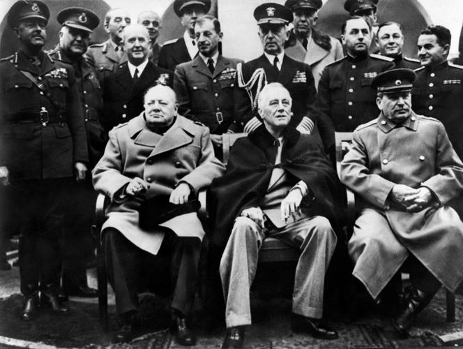 Churchill, Roosevelt et Staline à Yalta, en Crimée, en février 1945.