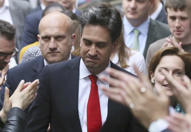 Le chef des travaillistes, Ed Miliband, arrive au siège du Labour à Londres, le 8 mai.