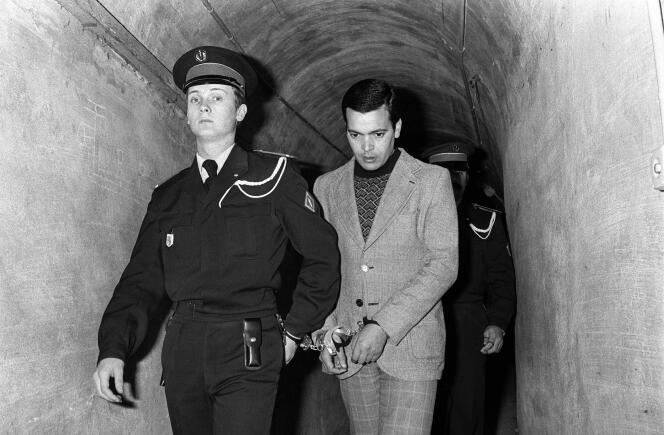 Photo prise le 24 février 1977 du Tunisien Hamida Djandoubi, 28 ans, arrivant à son procès. Il fut le dernier condamné à mort exécuté en France, le 9 octobre 1977, à la prison des Baumettes, à Marseille.