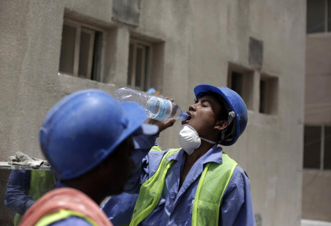 A Doha, en mai 2015. La construction des infrastructures pour la coupe du monde de football en 2022 a attiré l’attention sur les conditions de vie des travailleurs étrangers.