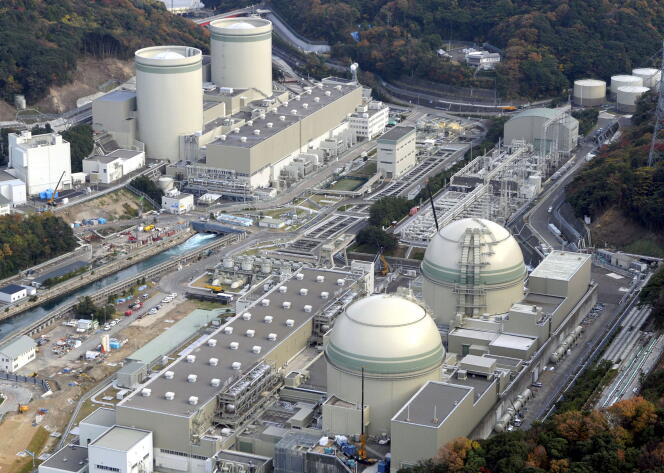 Les réacteurs de la centrale nucléaire de Takahama, au Japon –ici en novembre 2014–, avaient été jugés aptes à redémarrer, mais la justice locale a bloqué la décision.