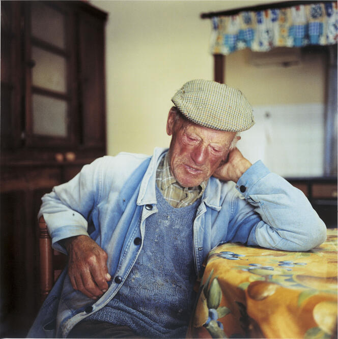 Marcel Privat, l’un des derniers bergers de Lozère, photographié en 2007 par Raymond Depardon.
