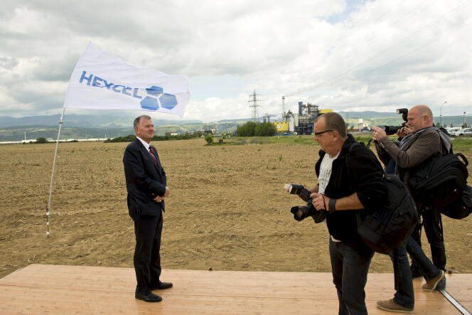 Nick Stanage, patron du groupe américain Hexcel, le 21 mai, sur le site de sa future usine de polyacrylonitrile à Roussillon (Isère).
