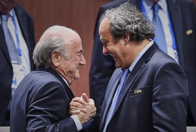 Sepp Blatter et Michel Platini après l'annonce de la réélection du premier à la tête de la FIFA.