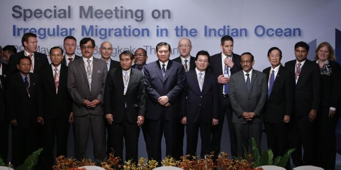 Des délégués de 17 pays, de l'Australie au Bangladesh en passant par les Etats-Unis, étaient réunis vendredi 29 mai en Thaïlande pour tenter de trouver une solution à la crise des migrants en Asie du Sud-Est.