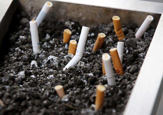 Le tabac tue près de six millions de personnes chaque année, selon l’Organisation mondiale de la Santé (OMS). REUTERS/Kim Kyung-Hoon
