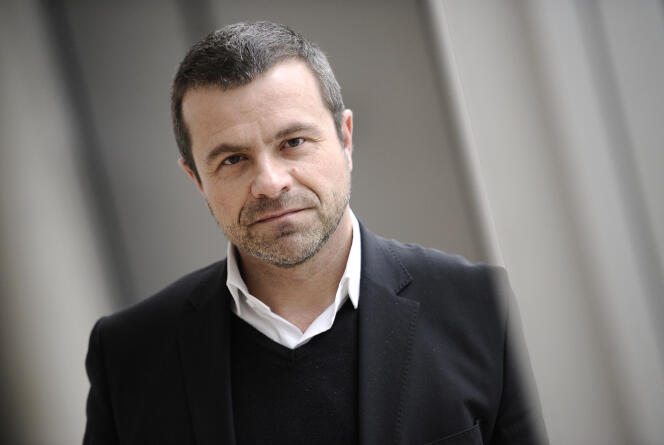 Thierry Thuillier, directeur de l'information de France Télévisions et directeur de France 2, rejoint Canal + pour la direction des sports.    AFP PHOTO LIONEL BONAVENTURE