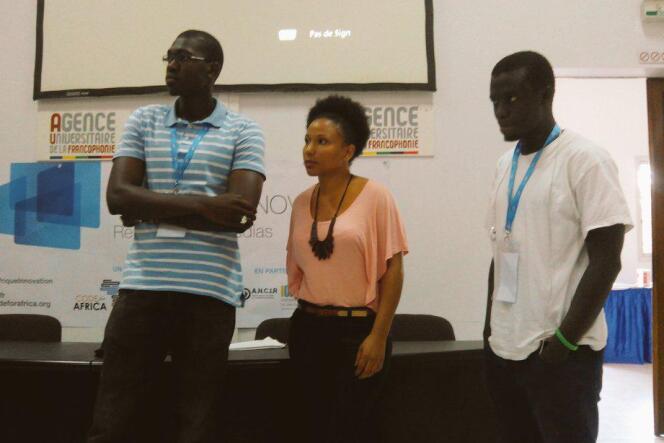 Amadou, Christine et Aliou, les vainqueurs du hackathon de Dakar, qui s'est tenu du 22 au 24 mai 2015.