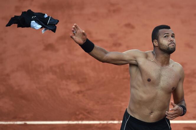 Jo-Wilfried Tsonga après sa victoire contre le Japonais Kei Nishikori mardi 2 juin à Roland-Garros.