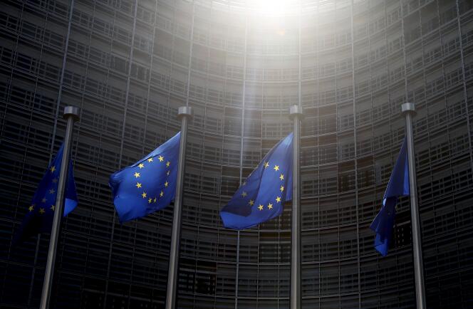 Devant les locaux de la Commission européenne à Bruxelles, en juin 2015.