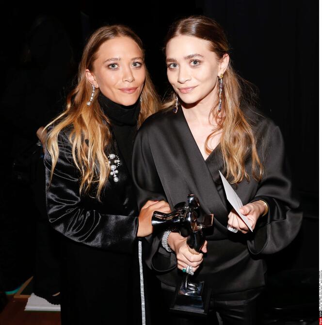 Mary-Kate et Ashley Olsen,  les fondatrices de la griffe Row, sont les jumelles actrices de la série 