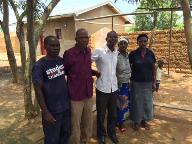 De gauche à  droite : Frédéric, Thacien et Silas, en avril 2015 à Mbyo (Rwanda).