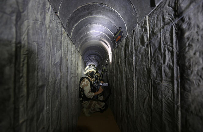 Des Palestiniens du Djihad islamique dans un tunnel le 3 mars 2015.