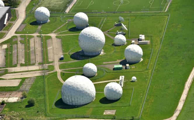 La station d’écoutes des services de renseignements allemands, le BND, à Bad Aibling (Bavière), est également utilisée par la NSA.
