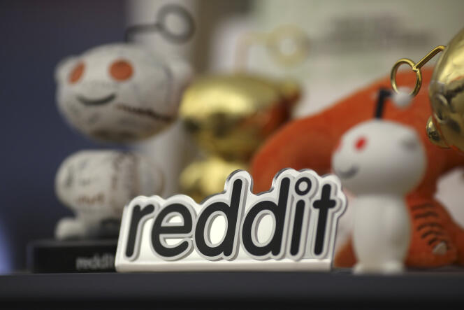 Mascotte de Reddit au siège de la compagnie à San Francisco, Avril 2014.