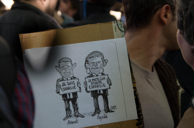 Pancarte brandie lors d'une manifestation contre le projet de loi sur le renseignement, le 13 avril