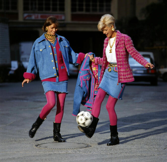 Dans les années 90, la rue a développé son propre sens de la mode. Tout comme Chanel, ici avec Christy Turlington et Linda Evangelista .