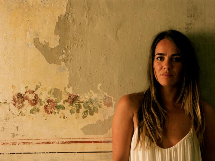 Avec l'innocence d'une Pimprenelle, Gisela Joao prend le ...