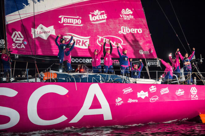 La Team SCA à leur arrivée à Lorient où cet équipage 100% féminin a remporté la 8e étape de la Volvo Ocean Race
