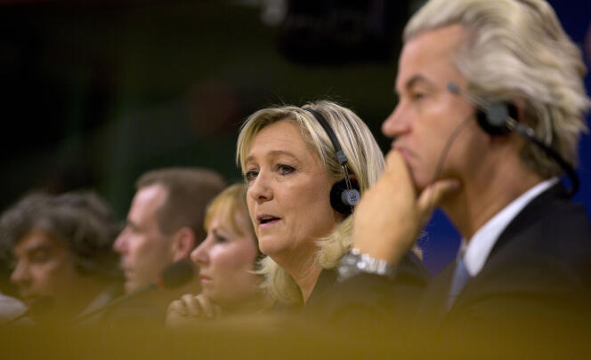 La présidente du Front national Marine Le Pen avec son allié néerlandais Geert Wilders, le 16 juin à Bruxelles.