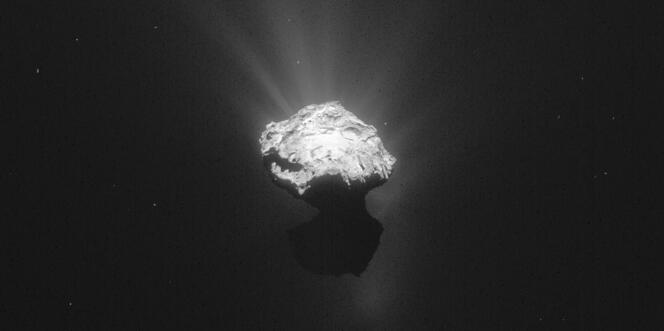 Image prise par Rosetta de la comète 67P/Tchourioumov-Guérassimenko, le 17 juin 2015.