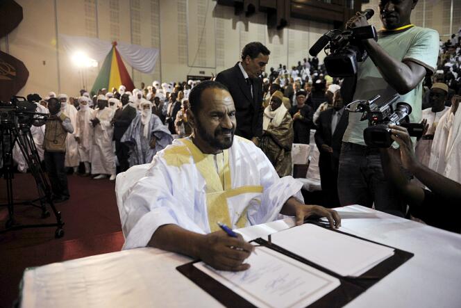 Sidi Brahim Ould Sidati, représentant de la coordination des mouvements de l'Azawad, lors de la signature de l'accord de paix, le 20 juin à Bamako.