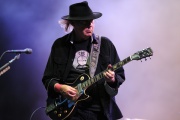 Le musicien Neil Young, au festival des Vieilles Charrues, à Carhaix-Plouguer, le 20 juillet 2013.