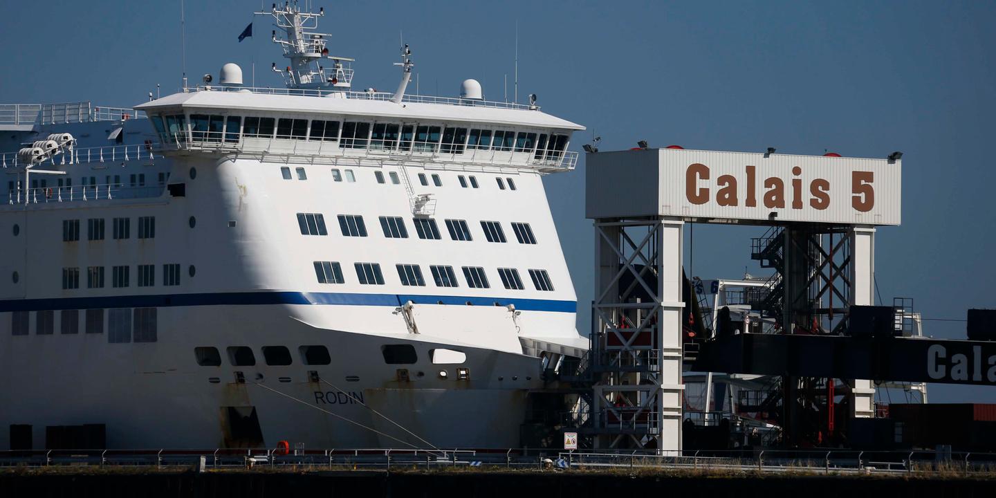 Un Ferry S Echoue A Calais Sans Faire De Victime
