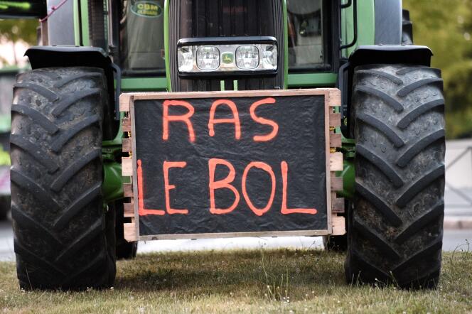Les agriculteurs se plaignent régulièrement des lourdeurs bureaucratiques et de la surtransposition des normes européennes (ici, en juillet 2015 à Rennes).
