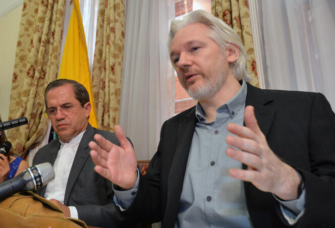 Julian Assange et le ministre des affaires étrangères de l'Equateur, Ricardo Patino, en août 2014.