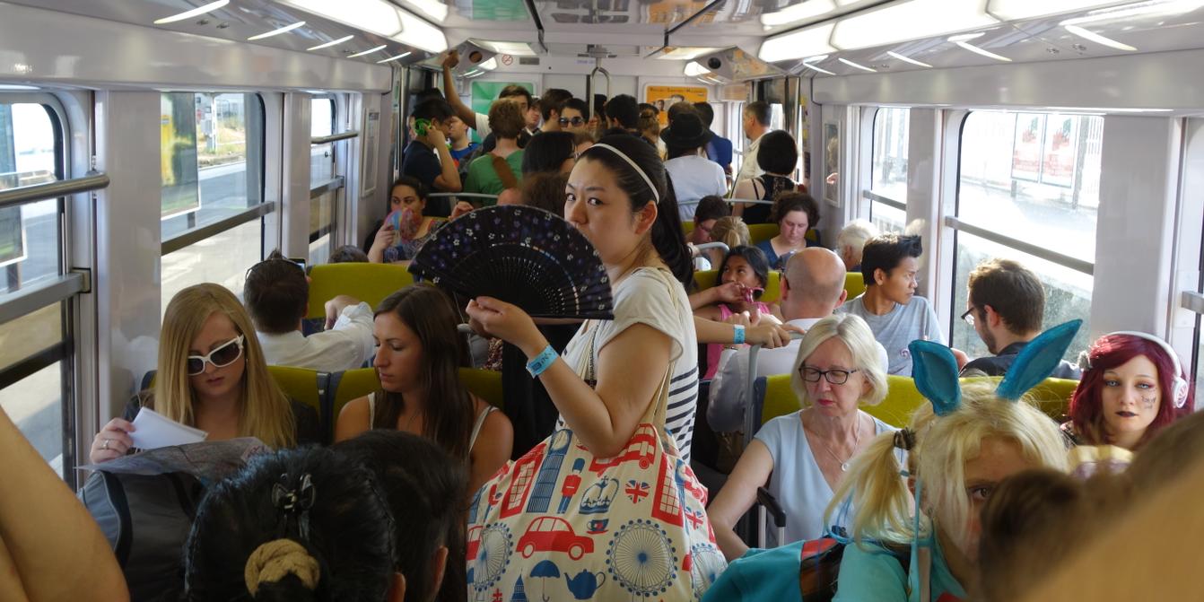 Le « RER J », le train de la Japan Expo, de la bonne humeur et de la  transpiration