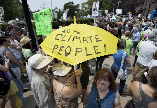 Mobilisation devant Queen's Park, durant le sommet des Amériques sur le climat, à Toronto (Canada). dimanche 5 juillet.