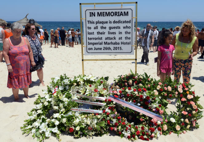 Le 3 juillet 2015, lors d'une cérémonie sur les lieux de l'attentat du 26 juin à Sousse.