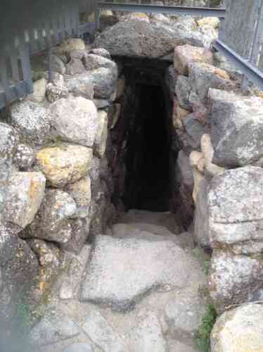 L’entrée de Su Nuraxi, le nuraghe proche de Barumini, mis au jour par les fouilles de l’archéologue Giovanni Lilliu dans les années 1950.
